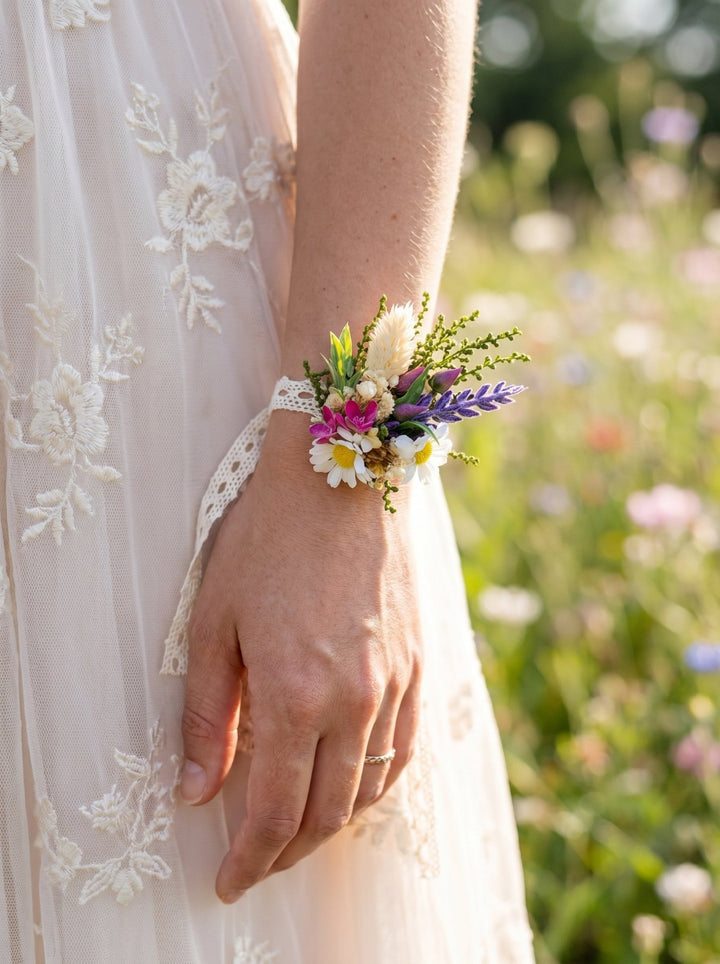 Lavender Daisy Flower Bracelet: Boho Bridal Jewelry – handmade floral hair accessory by magaela