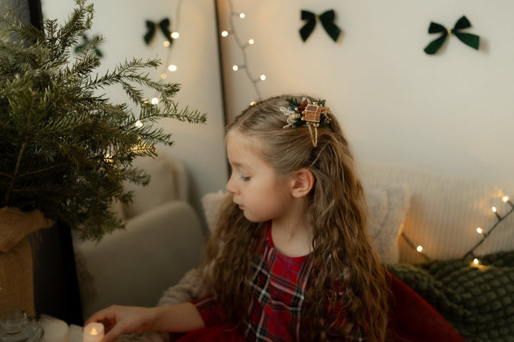 Christmas house hair clip: festive hair accessories for (not only) kids – handmade floral hair accessory by magaela