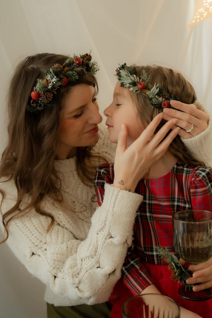 Woodladn Christmas Headband with red apples and cinnamon: Winter Floral Hair Accessory – handmade floral hair accessory by magaela