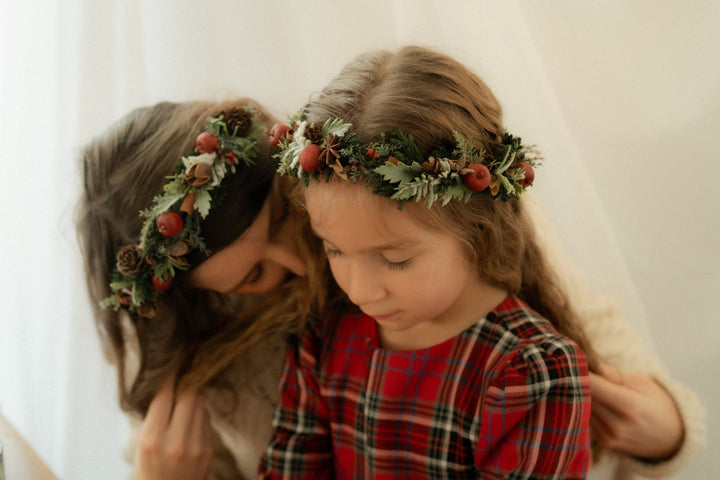 Woodladn Christmas Headband with red apples and cinnamon: Winter Floral Hair Accessory – handmade floral hair accessory by magaela