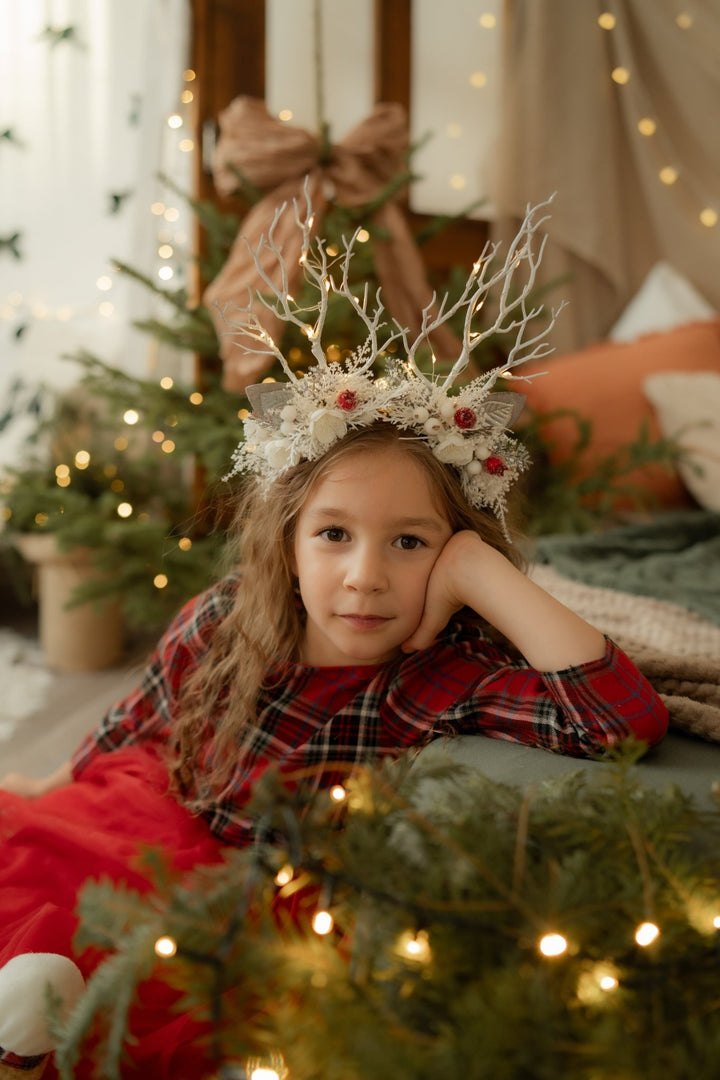 Christmas Reindeer Antler Headband: Winter wonderland with lights – handmade floral hair accessory by magaela
