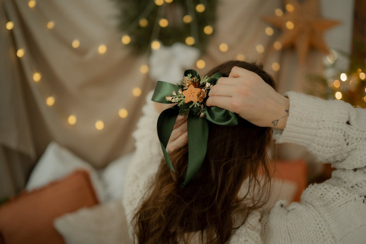 Christmas green hair bow with gingebread star: matching set for mom and daughter – handmade floral hair accessory by magaela