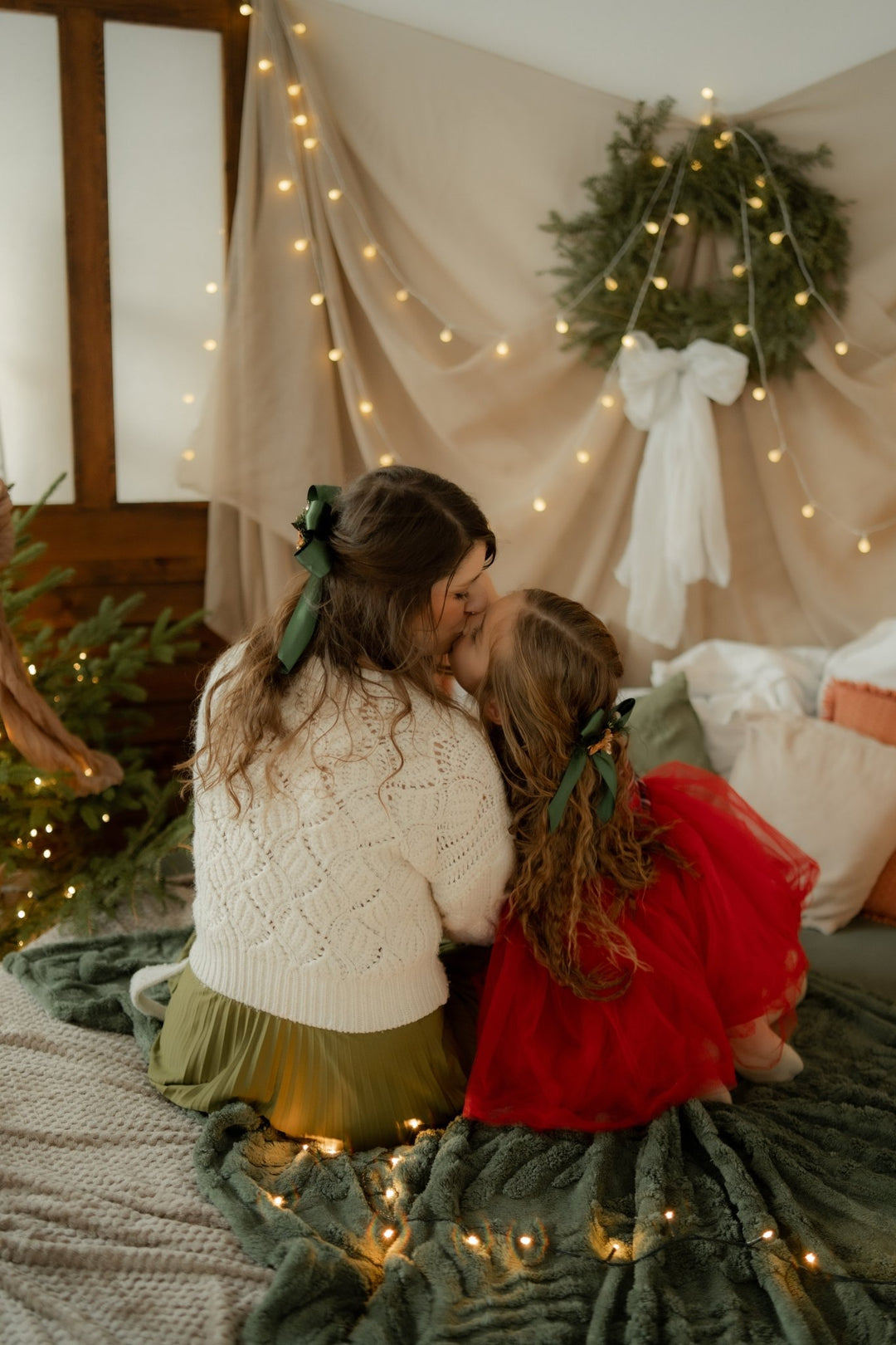 Christmas green hair bow with gingebread star: matching set for mom and daughter – handmade floral hair accessory by magaela