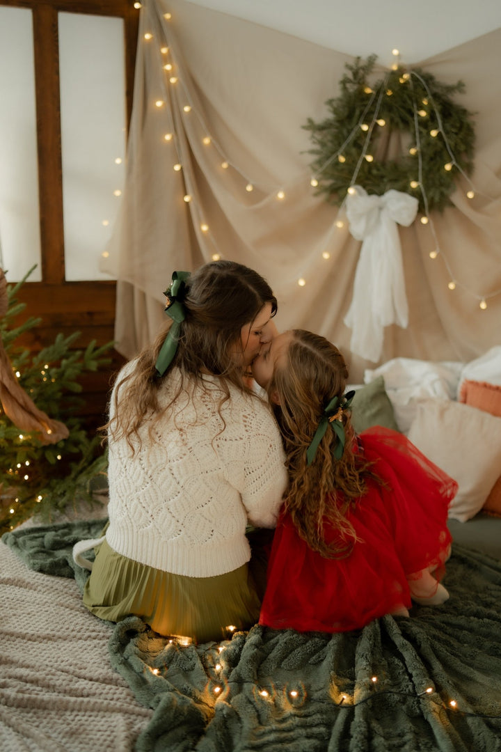 Christmas green hair bow with gingebread star: matching set for mom and daughter – handmade floral hair accessory by magaela