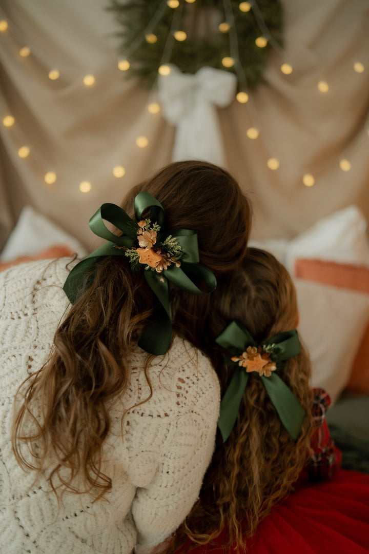 Christmas green hair bow with gingebread star: matching set for mom and daughter – handmade floral hair accessory by magaela