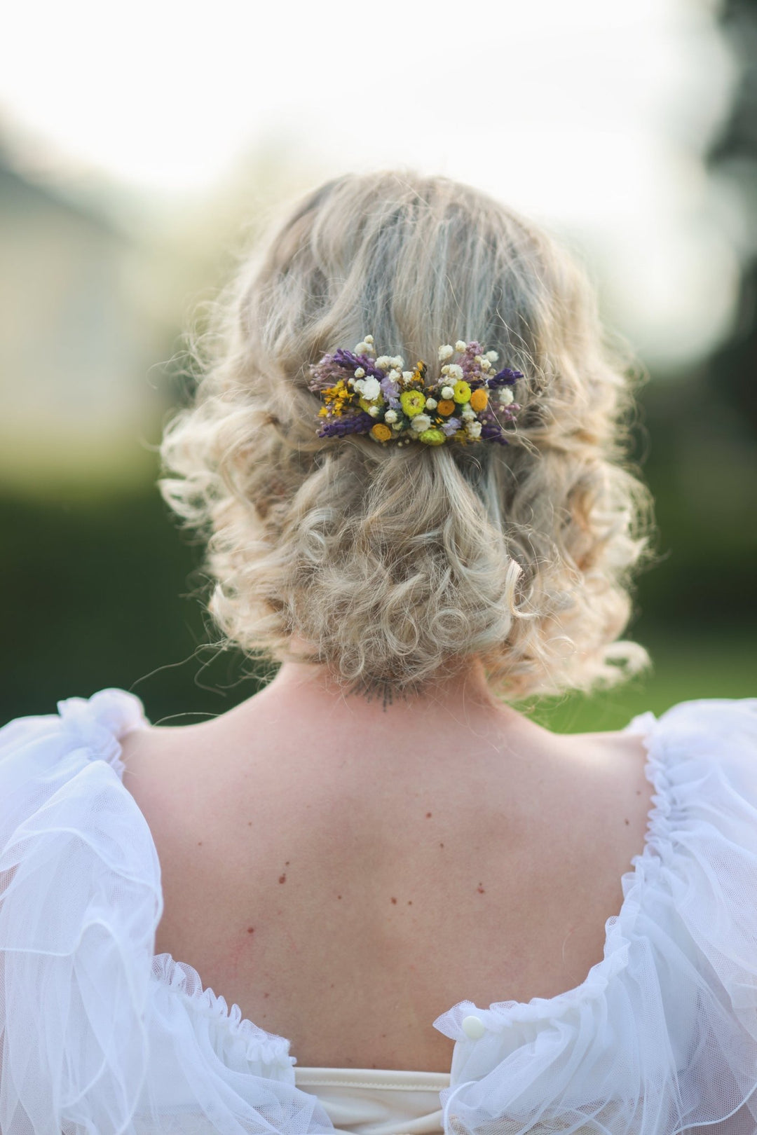 Wildflower Meadow Bridal Hair Comb with Lavender, Billy Buttons and Preserved Botanicals – handmade floral hair accessory by magaela