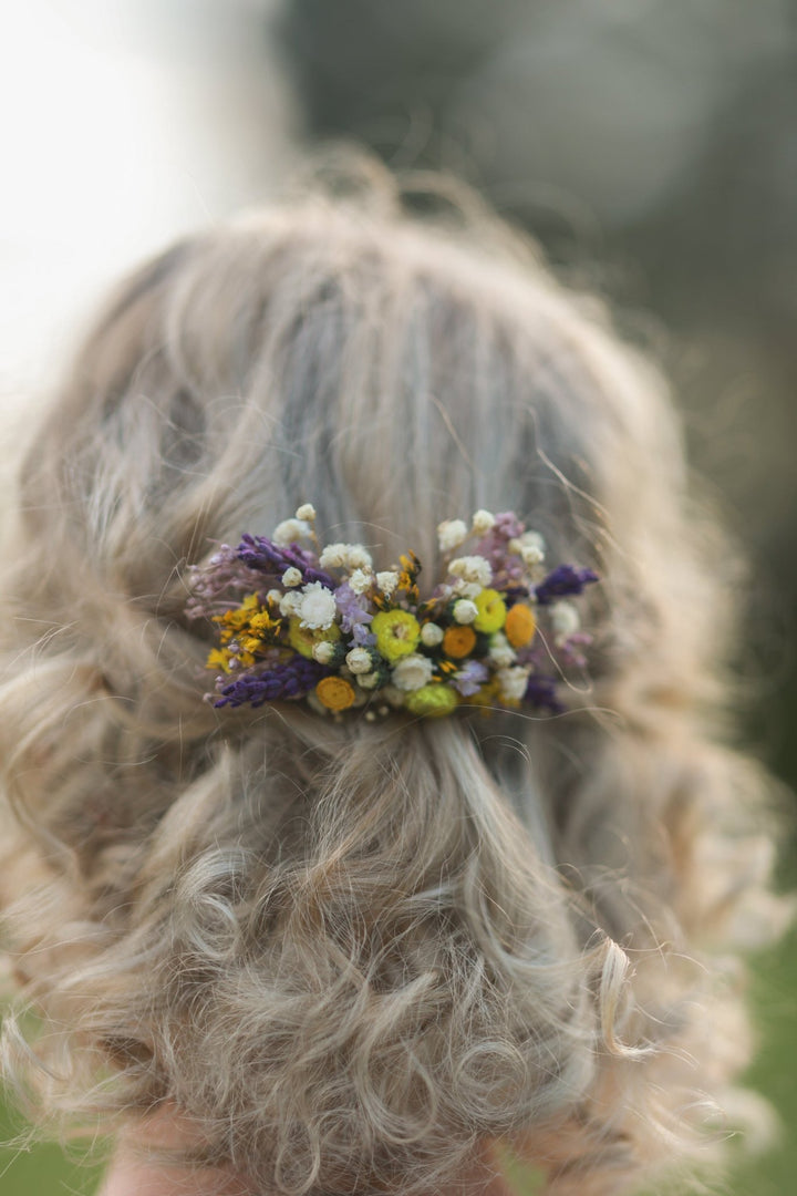 Wildflower Meadow Bridal Hair Comb with Lavender, Billy Buttons and Preserved Botanicals – handmade floral hair accessory by magaela