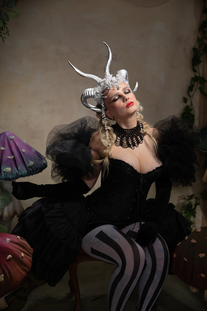 Glam silver horns crown: magical accesory for fantasy ball