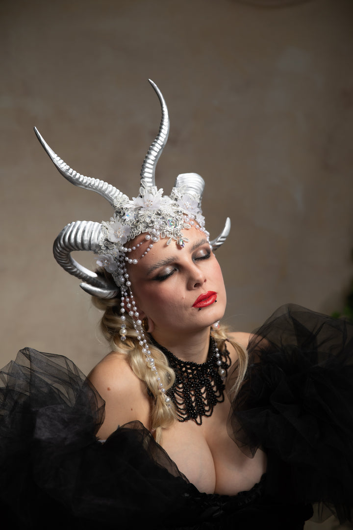 Glam silver horns crown: magical accesory for fantasy ball