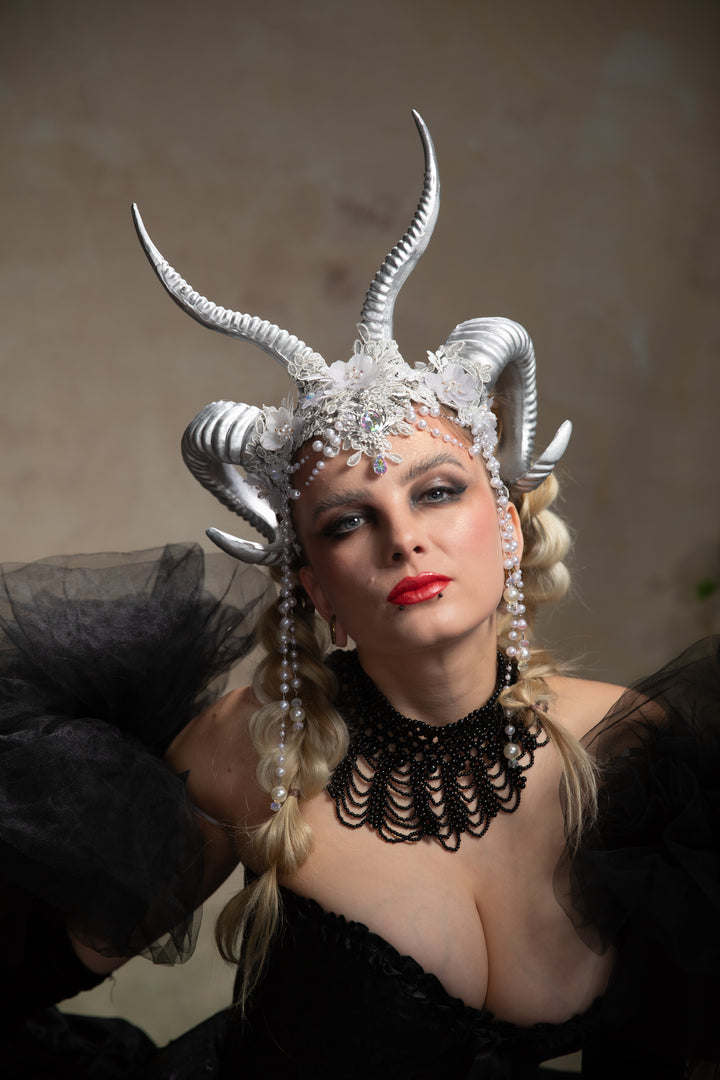 Glam silver horns crown: magical accesory for fantasy ball
