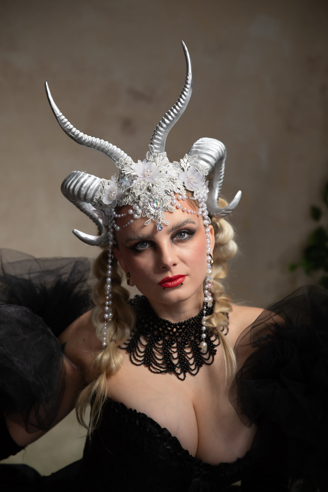 Glam silver horns crown: magical accesory for fantasy ball