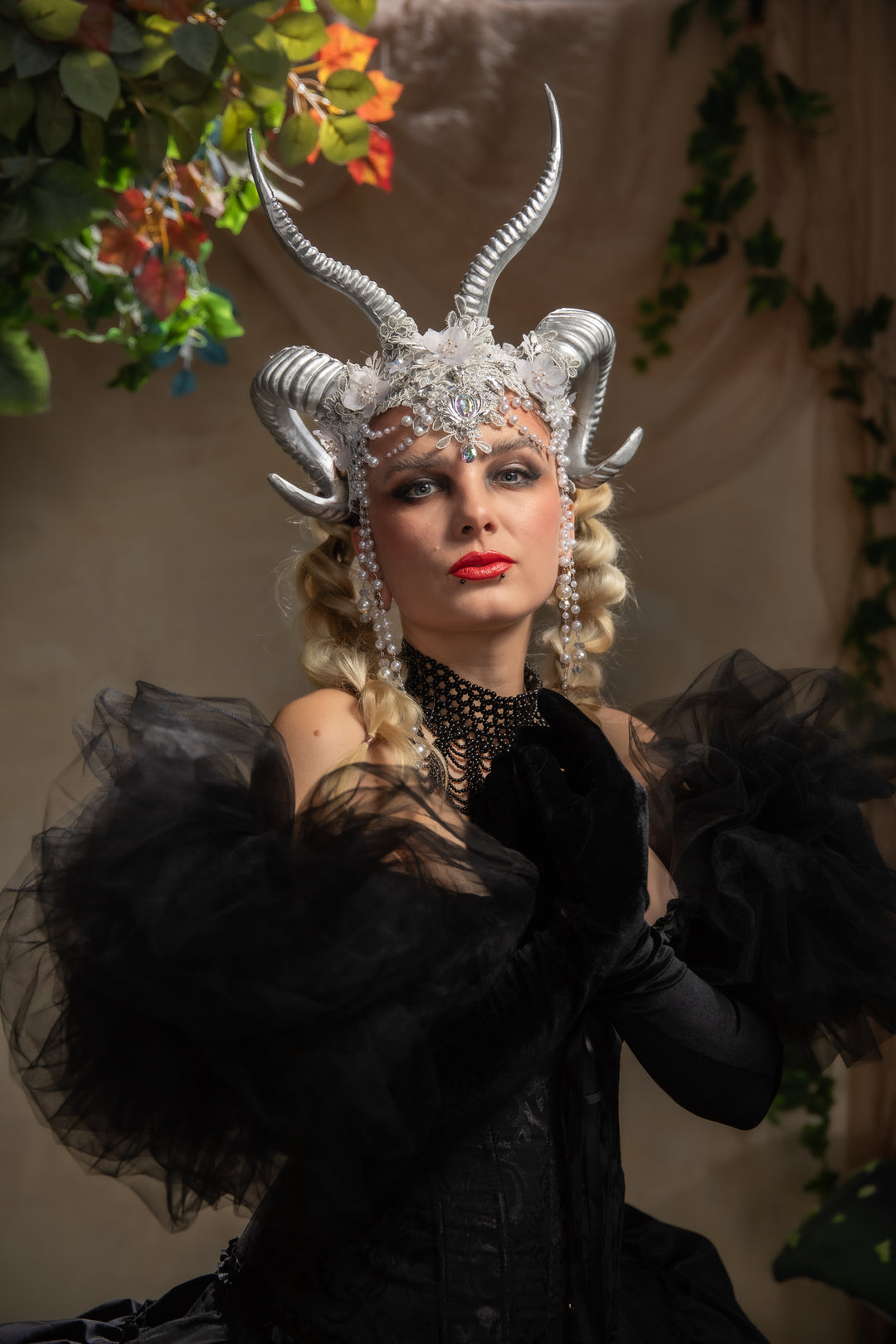 Glam silver horns crown: magical accesory for fantasy ball