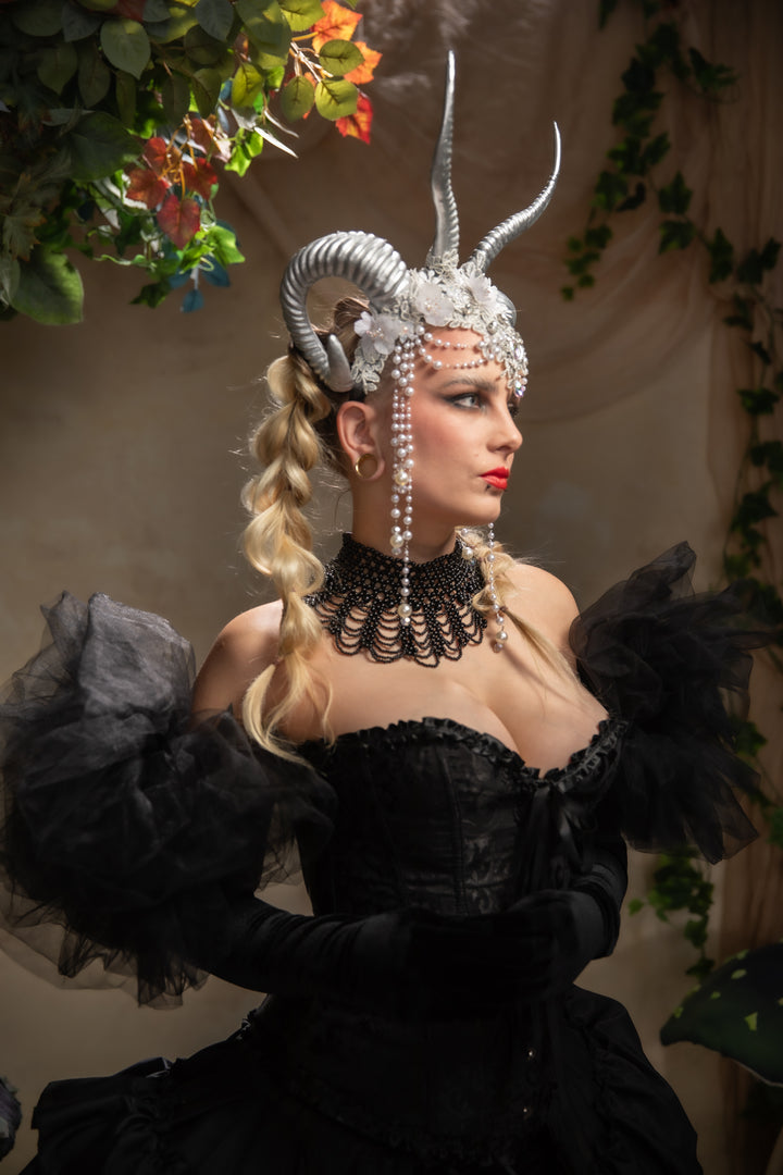 Glam silver horns crown: magical accesory for fantasy ball