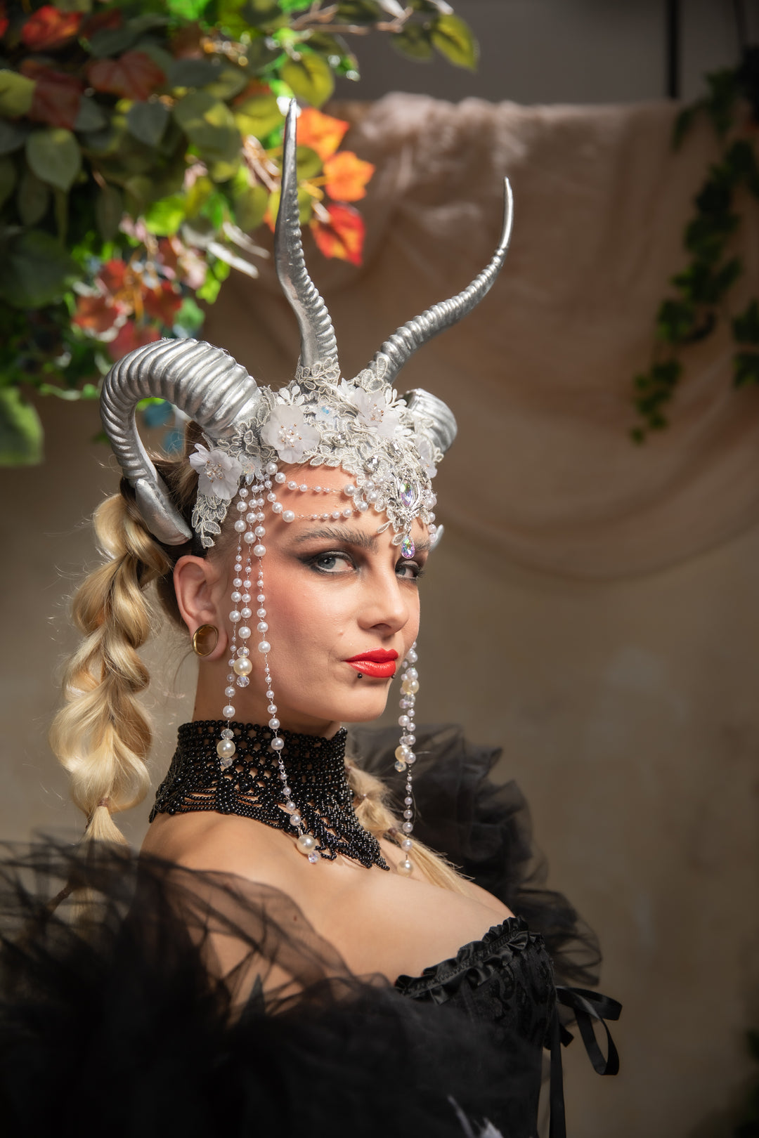 Glam silver horns crown: magical accesory for fantasy ball