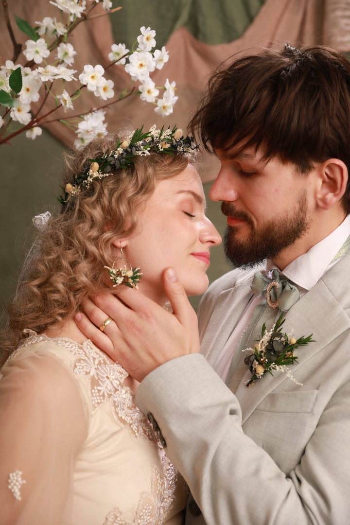 Groom Boutonniere – Vintage Greenery Wedding Flower – handmade floral hair accessory by magaela