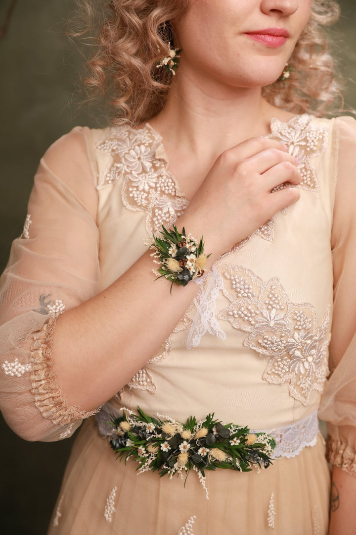 Greenery Floral Bracelet – Vintage Botanical Wedding Wrist Corsage – handmade floral hair accessory by magaela
