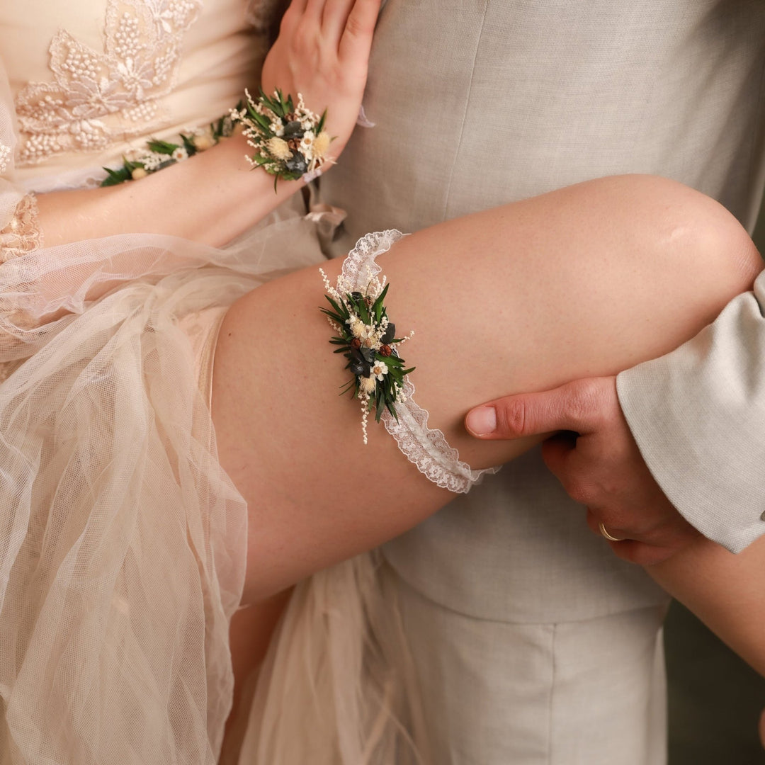 Botanical Bridal Garter – Vintage Greenery Wedding Accessory – handmade floral hair accessory by magaela