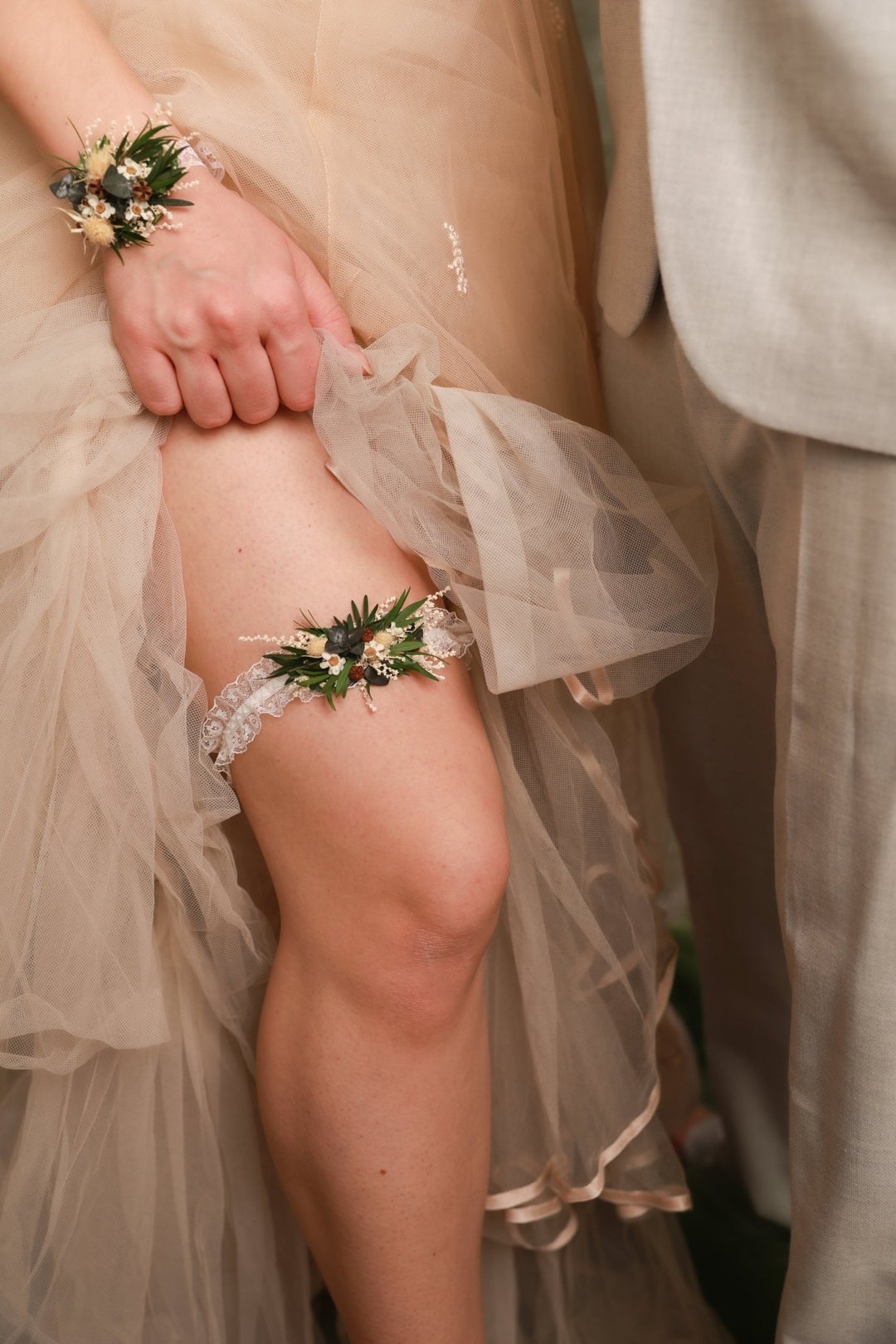 Botanical Bridal Garter – Vintage Greenery Wedding Accessory – handmade floral hair accessory by magaela
