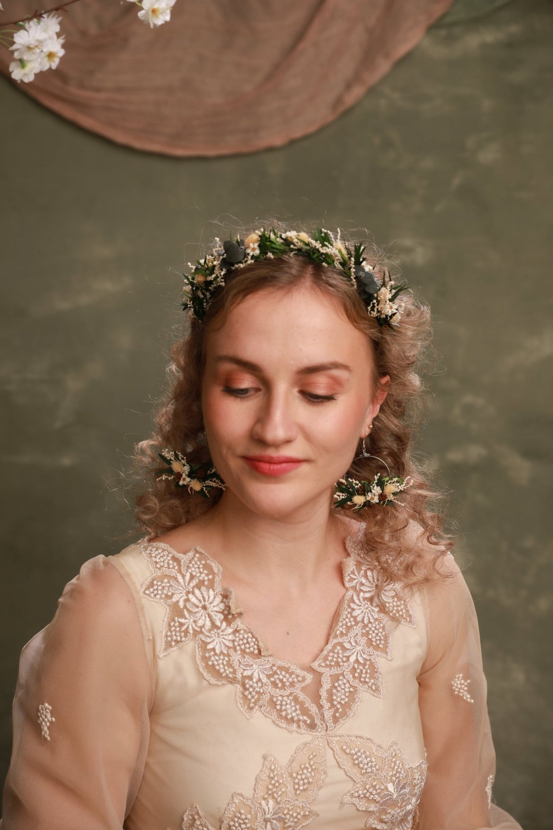 Greenery Floral Hoop Earrings – Vintage Botanical Wedding Earrings 6 cm – handmade floral hair accessory by magaela