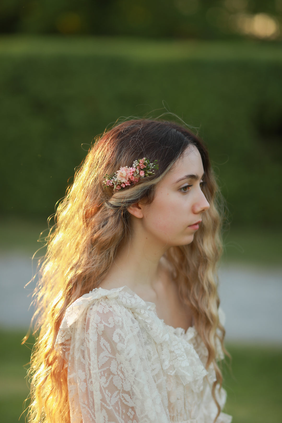 Natural Bridal Hair Comb and Hair Pins Set with Dried Flowers | Magaela
