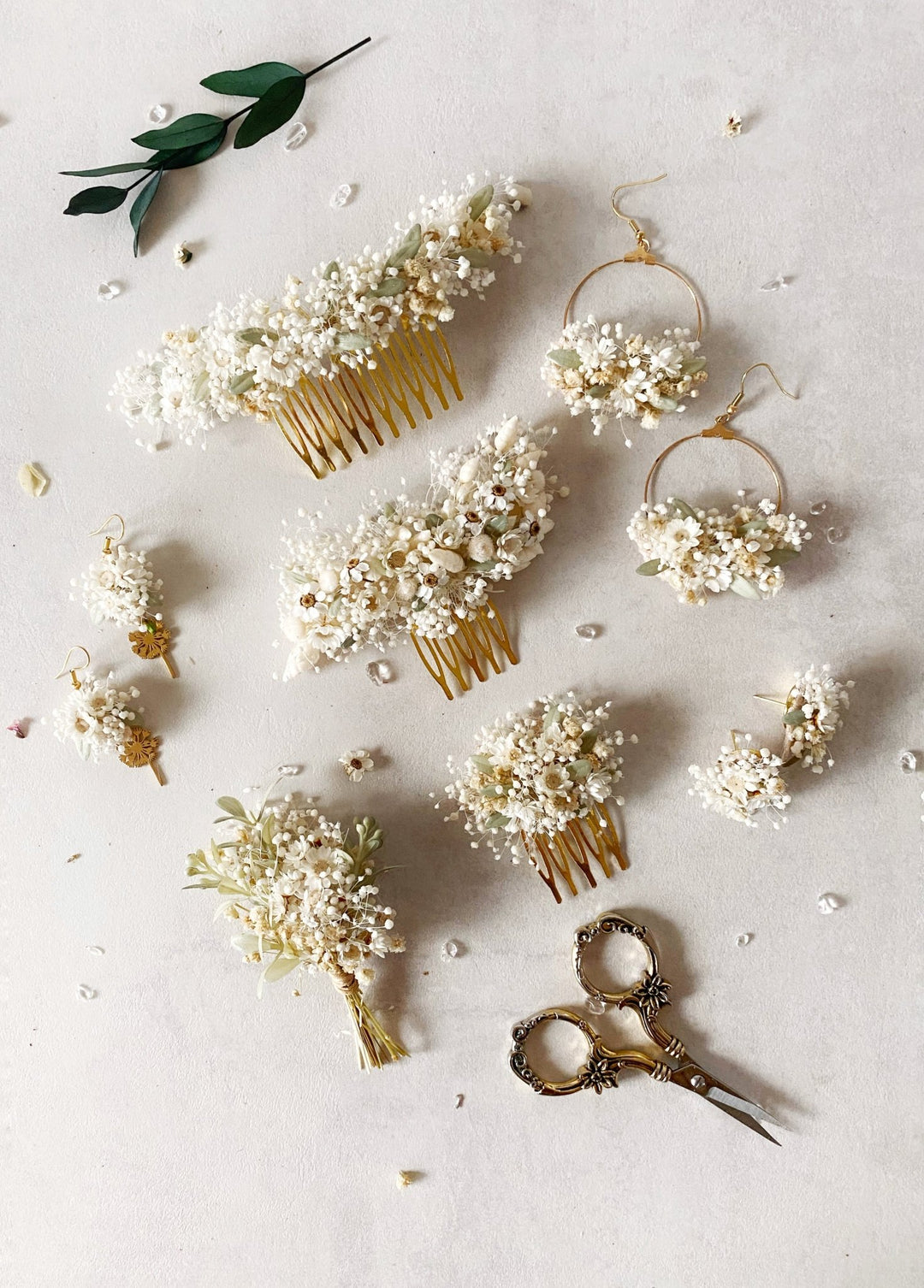 Floral Hoop Earrings 6 cm – Ixodia & Gypsophila Dried Flower Earrings – handmade floral hair accessory by magaela