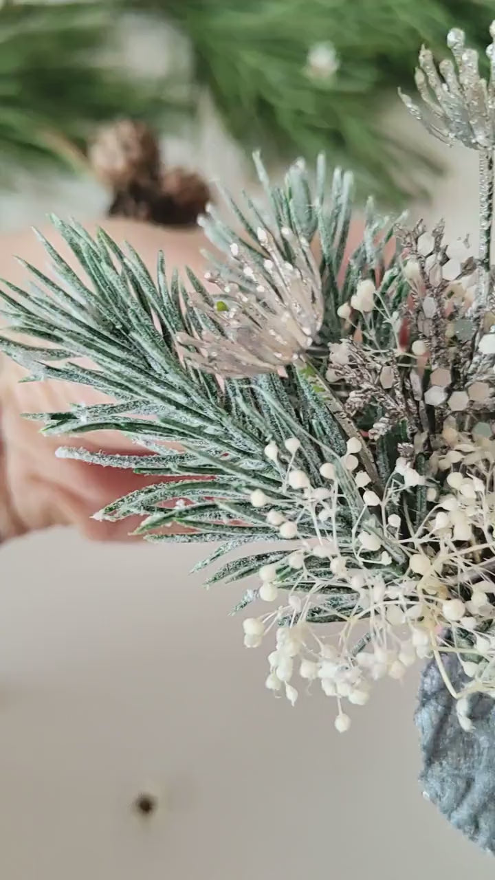 Winter Bird Brooch: Christmas Tree Decoration, Vintage Design