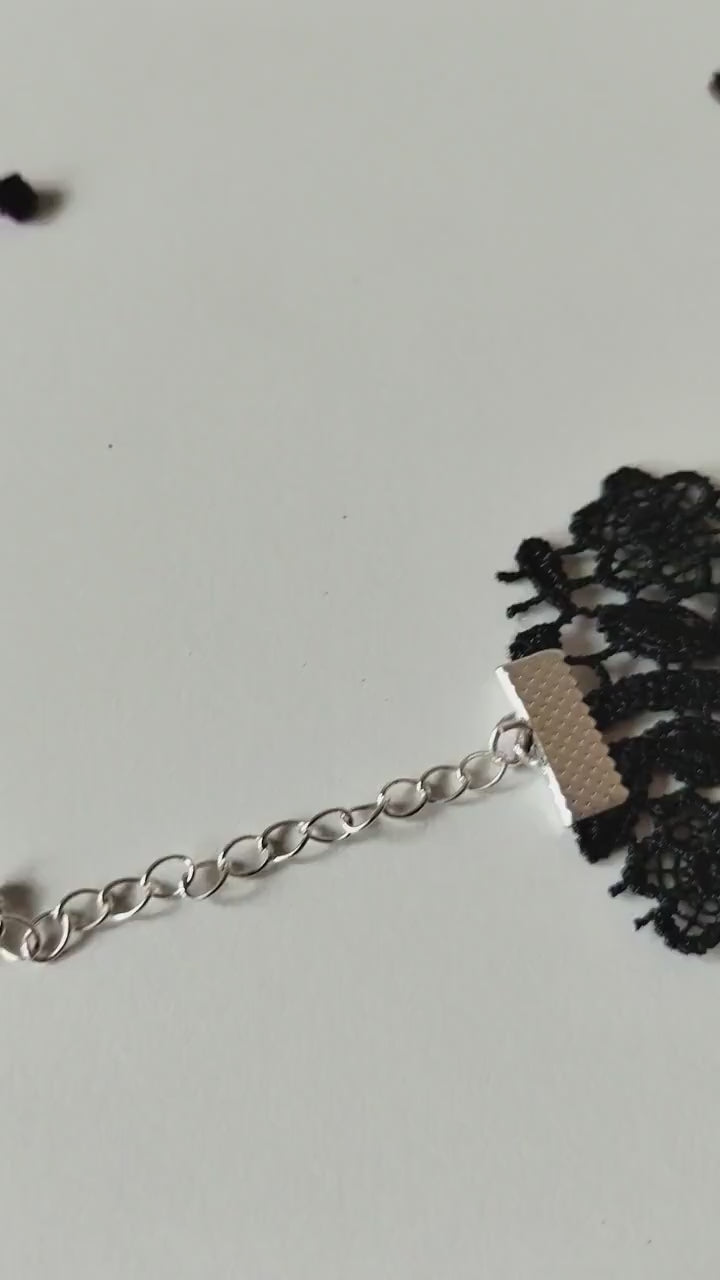 Gothic Lace Choker Necklace: Halloween Spider Beaded Jewelry