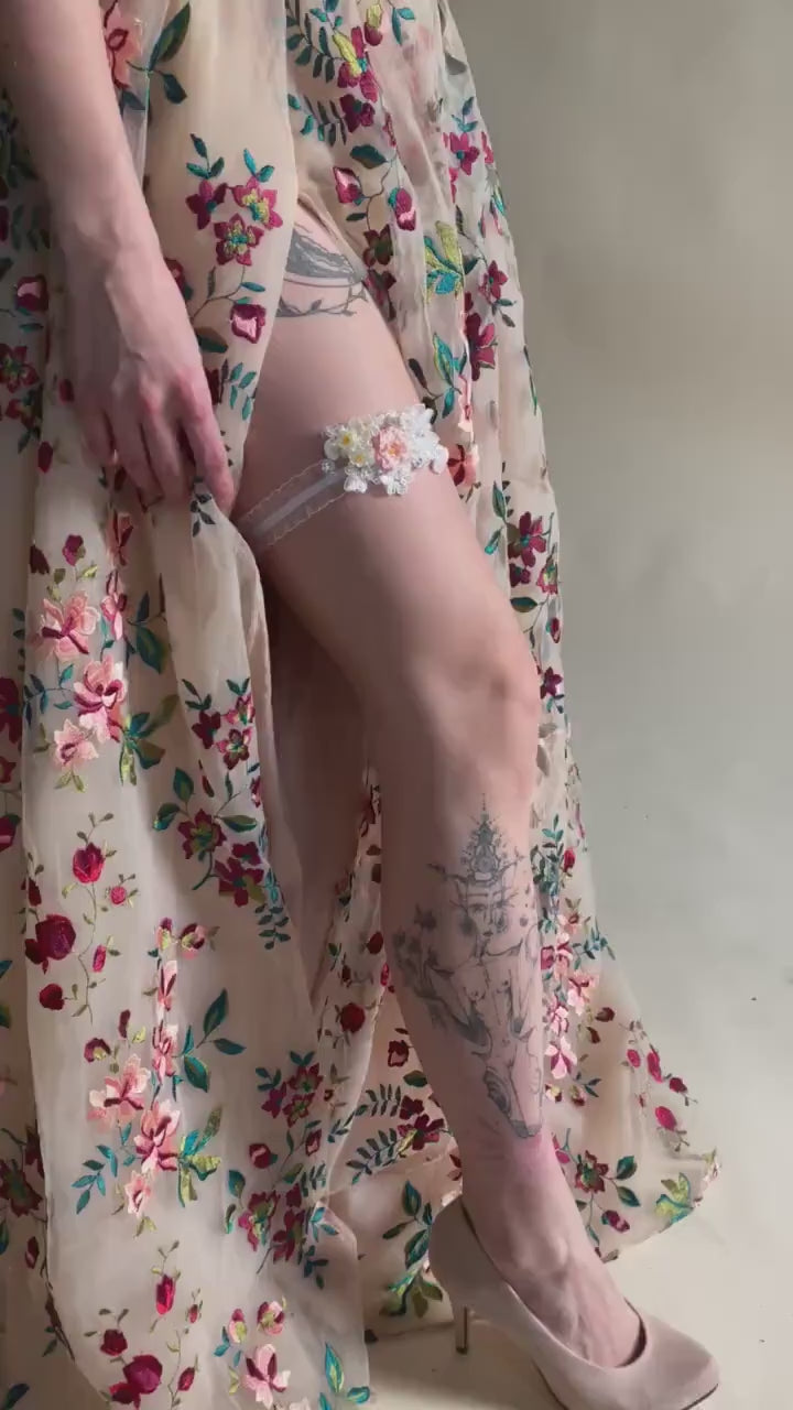 Floral Lace Wedding Garter: Customizable Bridal Accessory