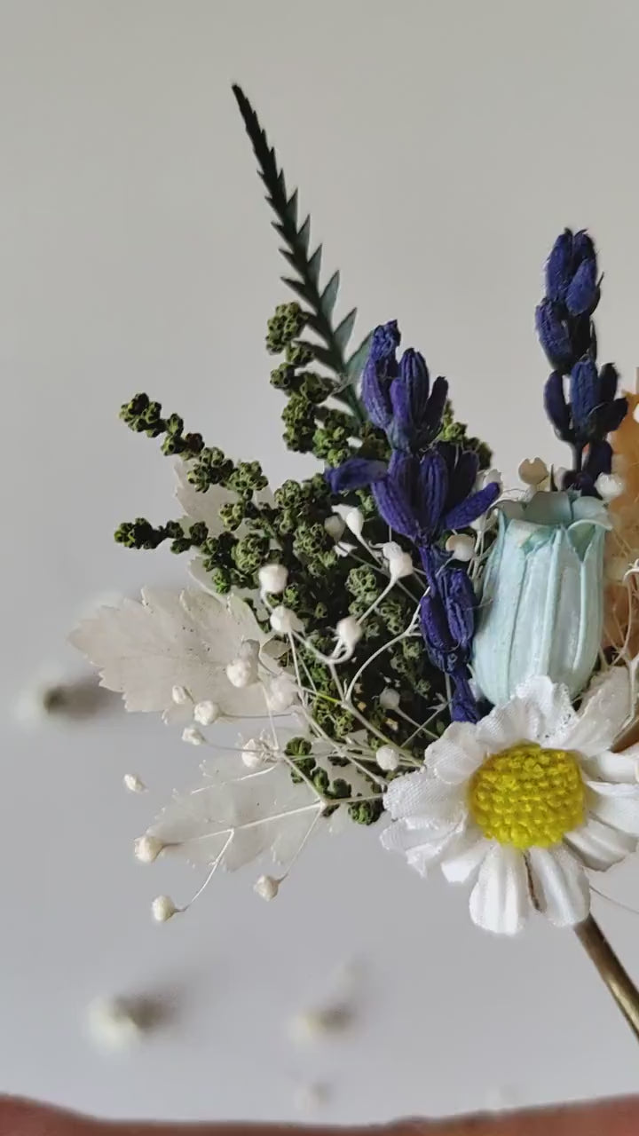 Sponky do vlasov s kvetmi sedmokrásky: Jarné svadobné doplnky do vlasov