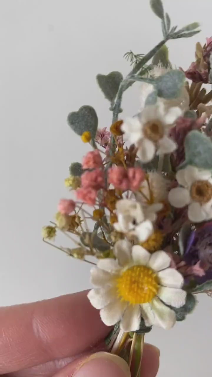 Meadow Flower Boutonniere: Colorful Wildflower Groom Corsage
