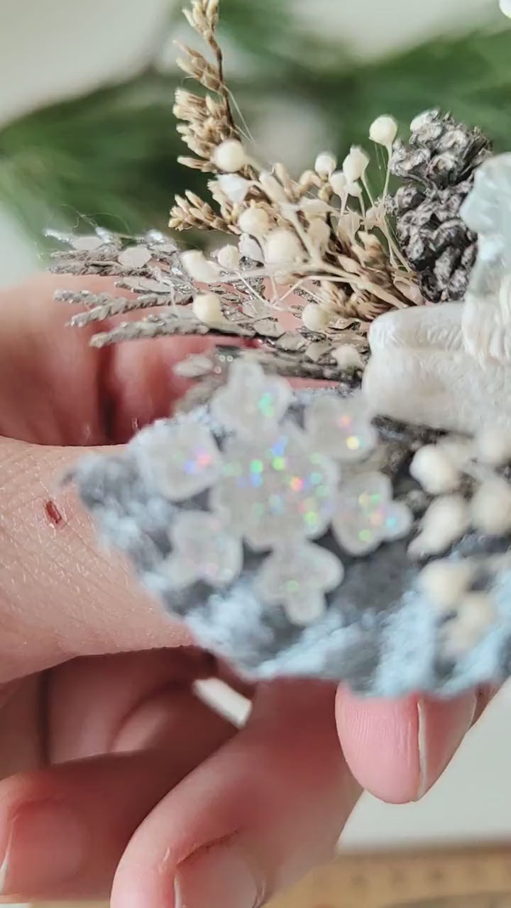 Winter Fawn Brooch: Christmas Tree Decoration, Vintage Design