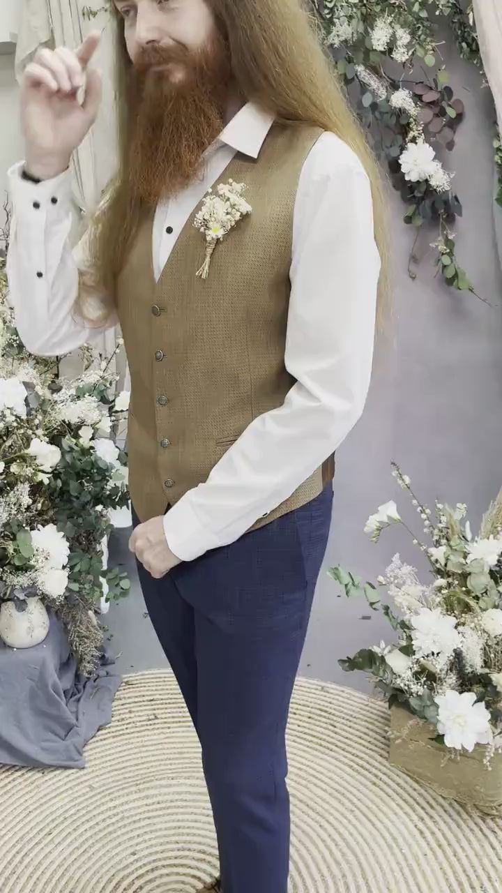 Ivory Daisy Boutonniere: Cream Gypsophila Wedding Corsage