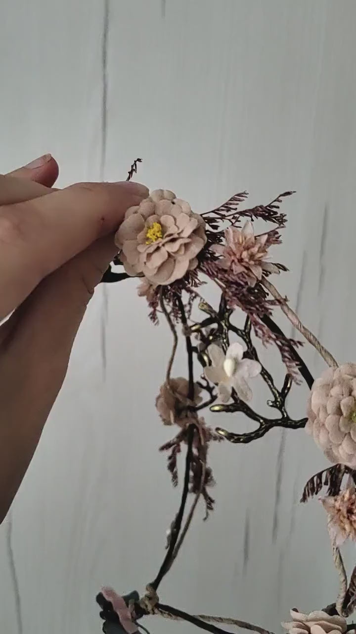 Vintage-Brautkrone mit Blumenmuster: Tiara für eine Waldhochzeit