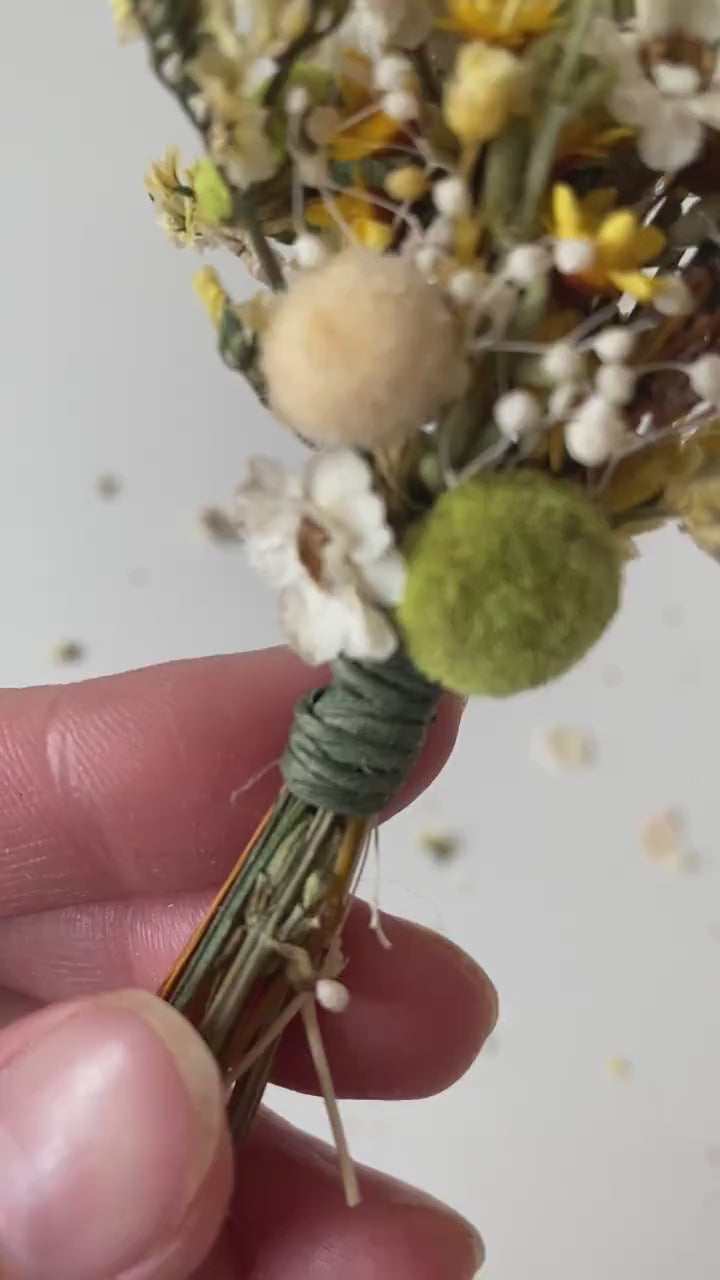 Rustic Flower Boutonniere: Natural Meadow Wedding Corsage