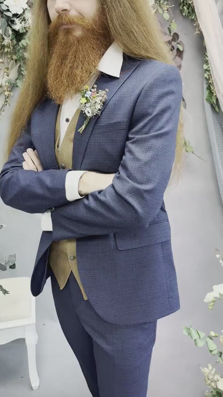 Wildflower Boutonniere: Groom and Groomsmen Wedding Corsage