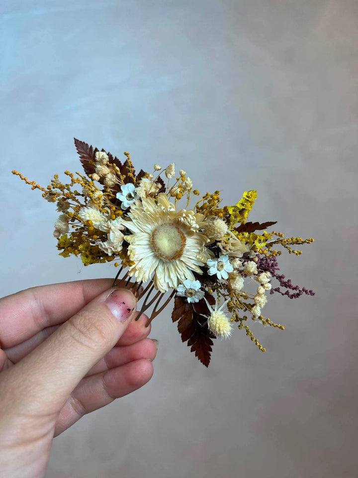 Dried Flower Bridal Hair Comb with Strawflower, Ixodia and Gypsophila | Fall Wedding