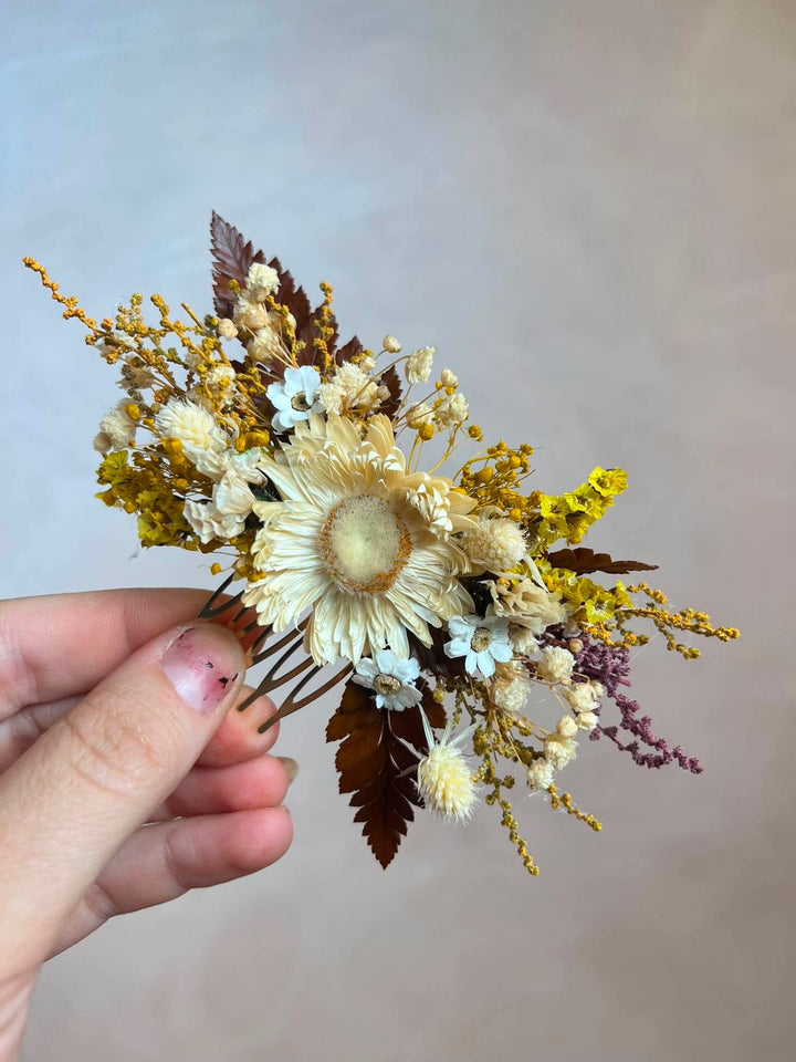 Dried Flower Bridal Hair Comb with Strawflower, Ixodia and Gypsophila | Fall Wedding