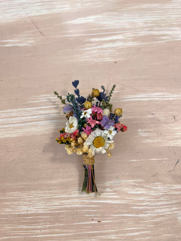 Natural Wildflower Boutonniere with Daisy, Lavender and Gypsophila | Boho Wedding