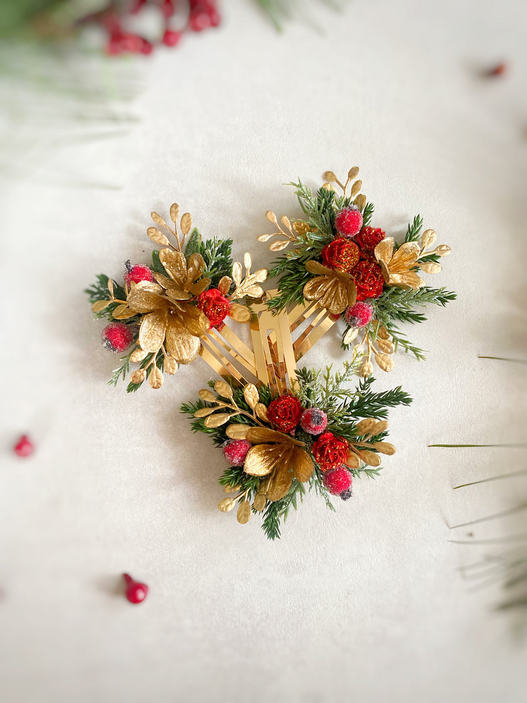 Red and Gold Christmas Snap Clip | Roses and Frosted Berries