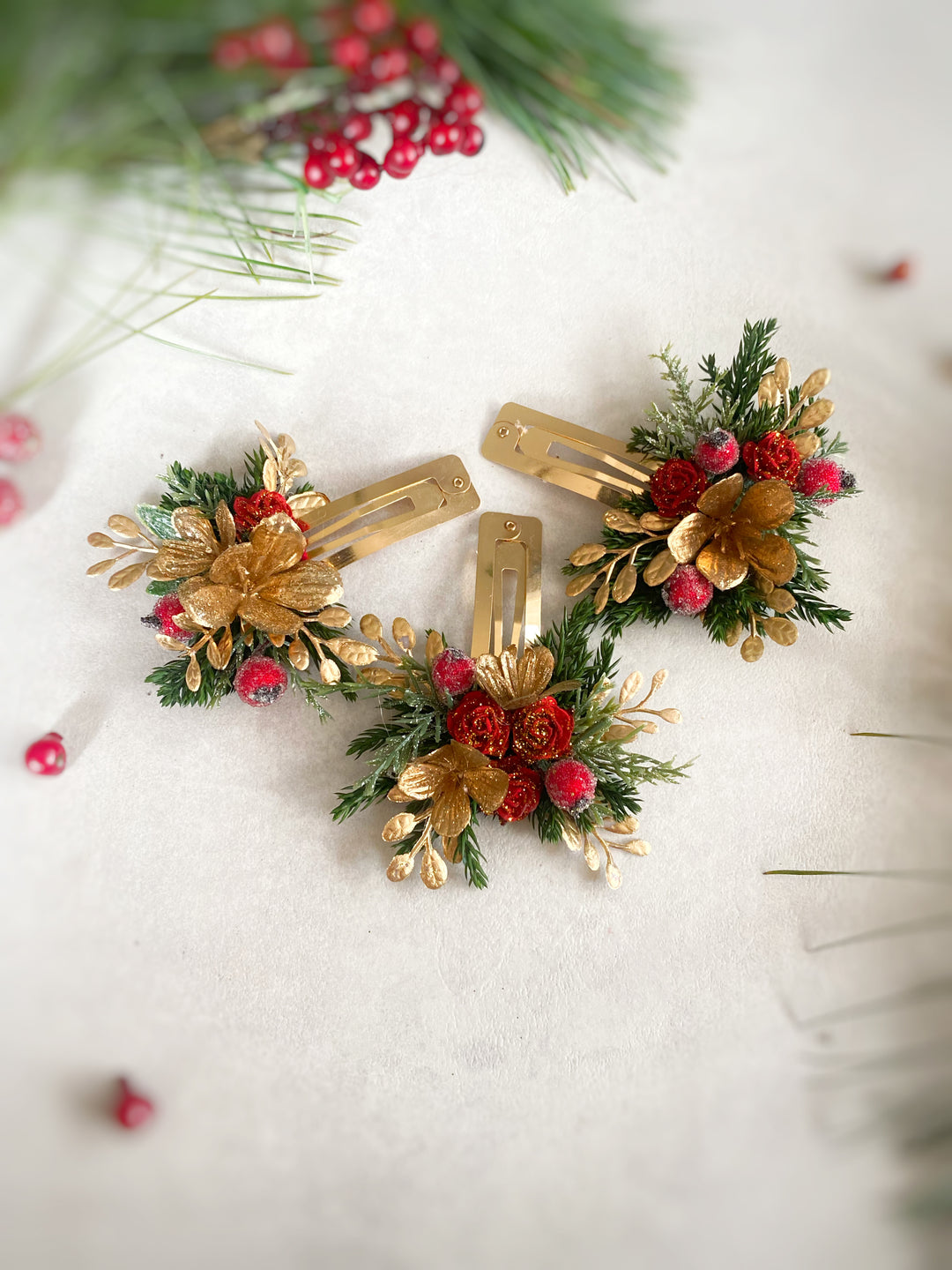 Red and Gold Christmas Snap Clip | Roses and Frosted Berries