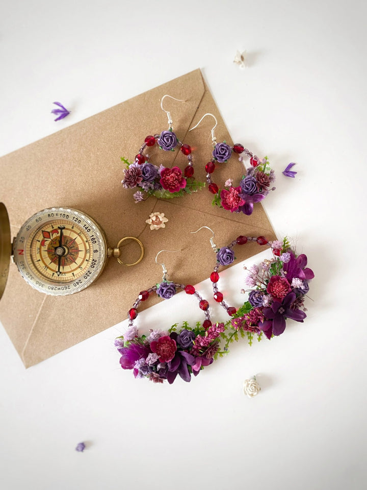 Purple and burgundy wedding flower set: bracelet, earrings in two sizes and boutonniere for groom – handmade floral hair accessory by magaela