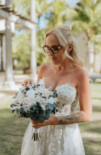 White Wedding Bouquet with Preserved Flowers | All-Natural Bridal Set with Eucalyptus and Gypsophila – handmade floral hair accessory by magaela