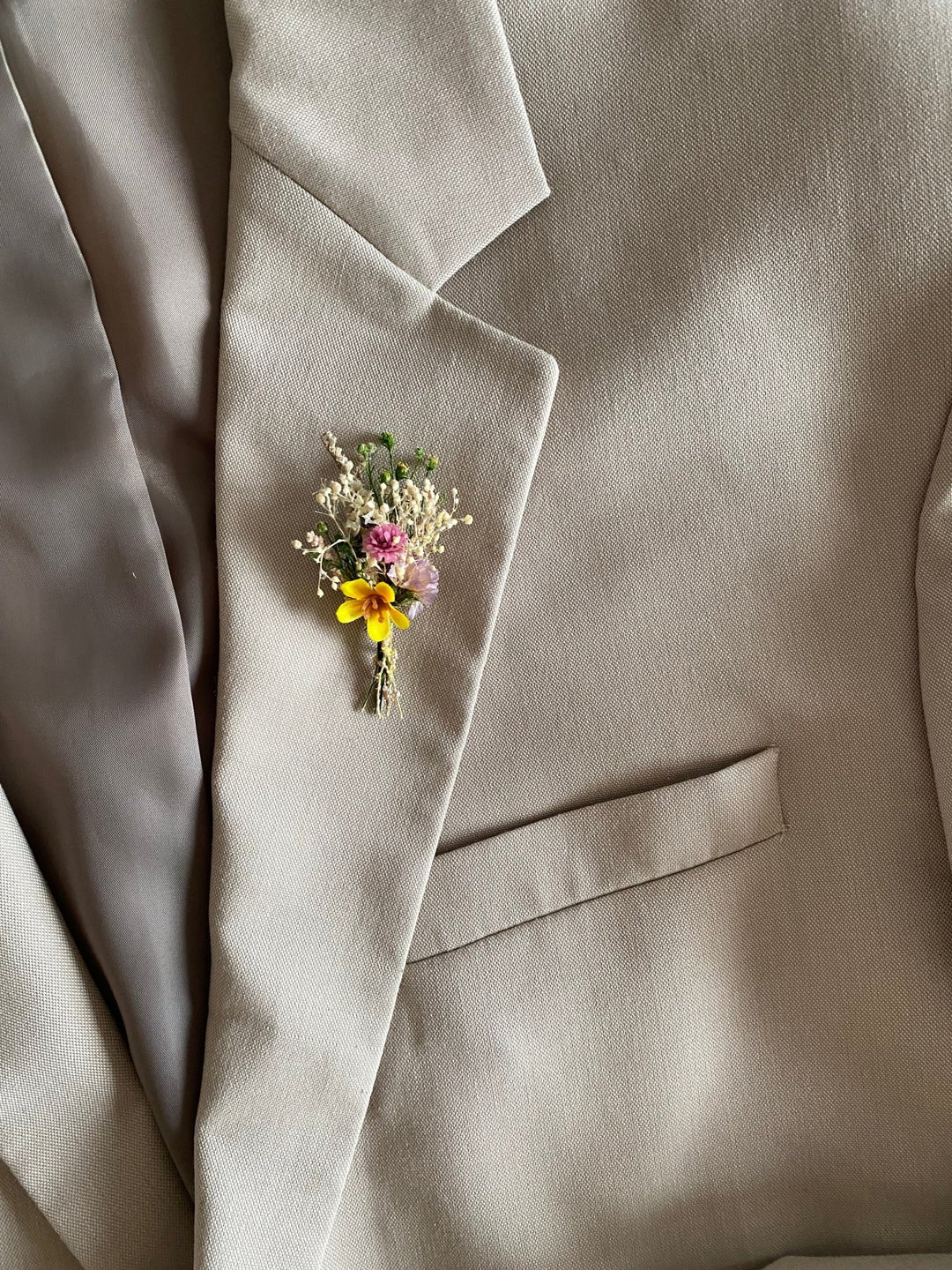 Wildflower Wedding Boutonniere Set – Small Meadow Flower Boutonniere – handmade floral hair accessory by magaela